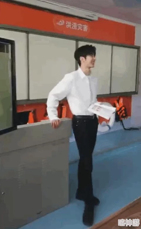 男生坤坤放女生坤坤,校园内外引发热议,网友纷纷讨论其背后的意义与影响 男生坤坤放女生坤坤,校园内外引发热议,网友纷纷讨论其背后的意义与影响