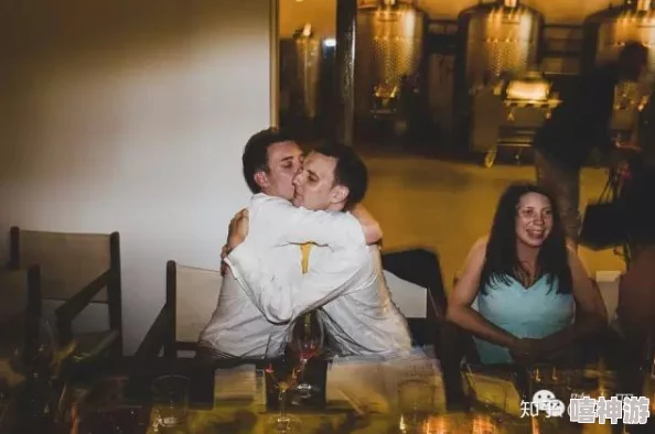 男同被猛男房东cao到哭Gay,情感纠葛与欲望交织的故事引发热议,网友纷纷讨论背后的深层含义 男同被猛男房东cao到哭Gay,情感纠葛与欲望交织的故事引发热议,网友纷纷讨论背后的深层含义