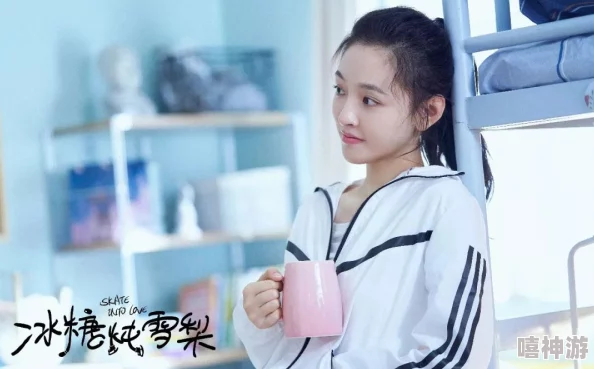 班长摘下奶罩 让我爽了一节课，课堂上意外的亲密瞬间让我们都感到惊讶与兴奋，真是难忘的一次经历