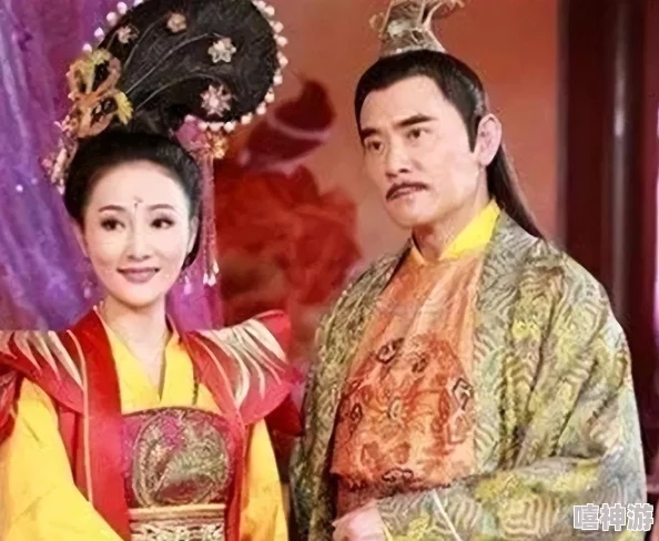 上官婉儿拿一支笔稿自己视频，展现才华与创意，引发网友热议与关注