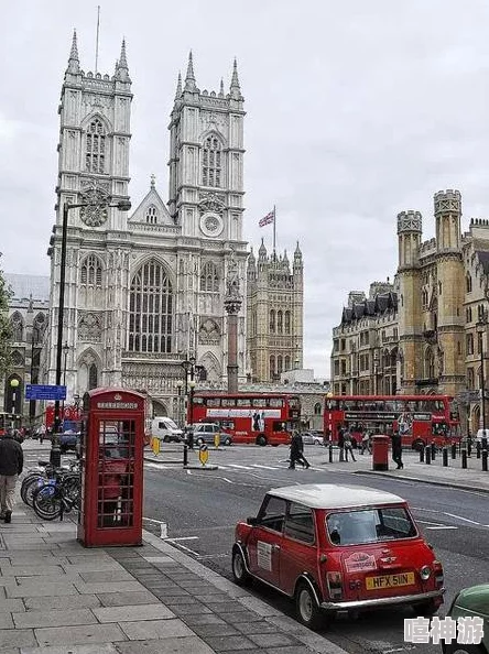 90西方大但人文艺术：全球艺术博览会在巴黎盛大开幕，吸引众多国际艺术家和收藏家的关注