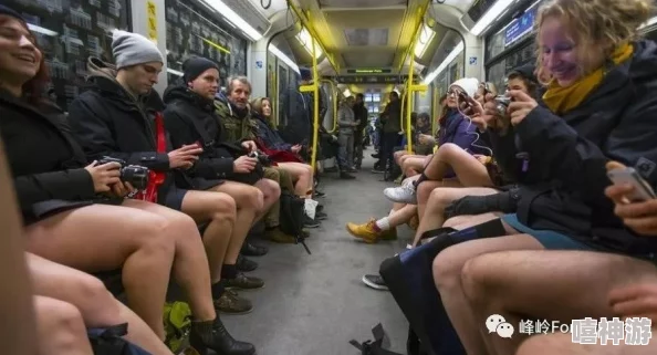 两个男生脱裤子-裸-体-互摸j，展现了年轻人之间的亲密关系与探索自我身份的过程