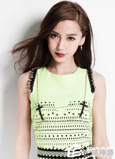 白嫩白嫩lBBBwBBw：明星私生活曝光，竟然与神秘富豪秘密约会，引发网友热议！