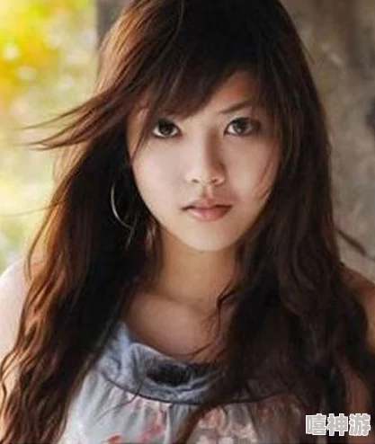 白嫩白嫩lBBBwBBw：明星私生活曝光，竟然与神秘富豪秘密约会，引发网友热议！