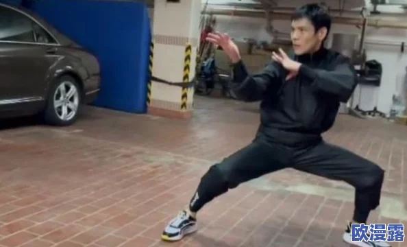 日本少妇撒尿BBBwBBBw毛引发热议,网友纷纷表示对这种现象感到震惊与好奇,讨论其背后的文化和社会影响 日本少妇撒尿BBBwBBBw毛引发热议,网友纷纷表示对这种现象感到震惊与好奇,讨论其背后的文化和社会影响