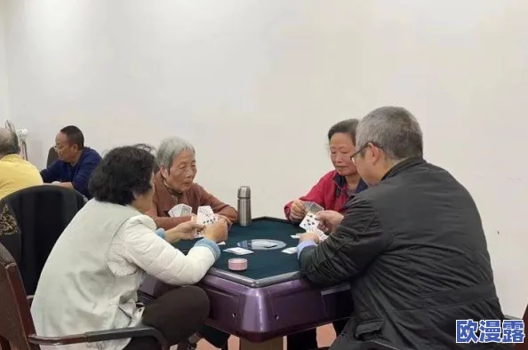 拔萝卜打扑克不盖被子，趣味活动引发社区居民热议与参与，增进邻里关系和谐共处