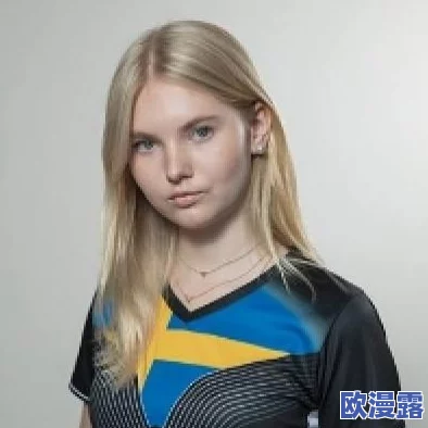 俄罗斯女CSGO选手因与知名战队教练恋情曝光，引发粉丝热议，游戏圈内外纷纷猜测两人未来发展