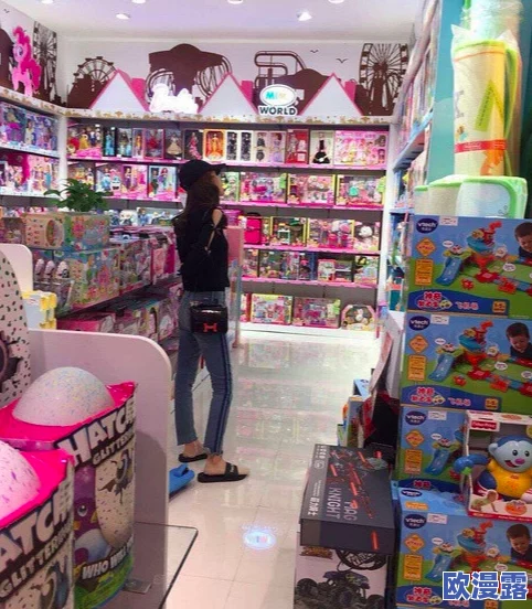 逛街突然打开小玩具开关，网友纷纷表示惊喜与怀旧，认为这种小玩具唤起了童年的美好回忆