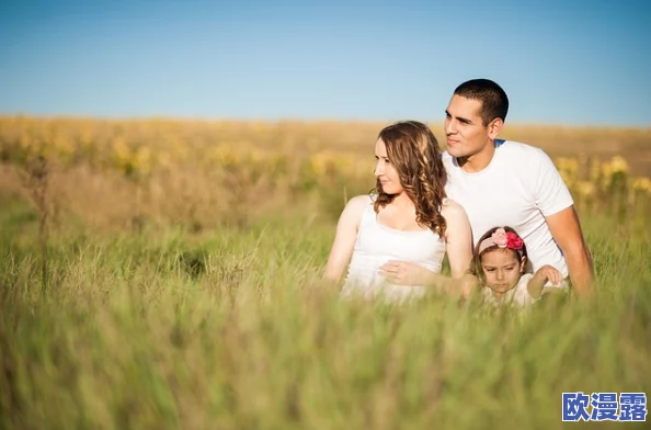 父亲有力挺送女儿的花园，倾心打造温馨空间传递爱的力量与陪伴