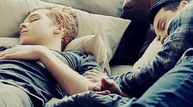 Gay被猛男cao精品宏，情感纠葛与身体碰撞的激情故事逐渐展开，引发热议与关注