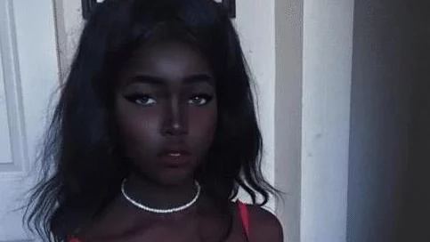 非洲黑人狂躁日本妞：网友热议文化差异与情感碰撞，认为这种跨国恋情充满挑战与机遇，引发广泛讨论