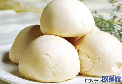 极品罕见白馒头一线天：传闻其背后隐藏着古老的制作秘方，竟引发了食客们的疯狂追捧与争抢！