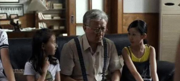 伦理的岳 中文老太婆：她与年轻小伙的秘密恋情曝光，背后竟隐藏着不为人知的故事！