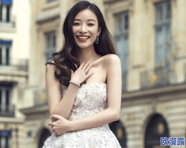 美女露出100%奶光无遮挡！疑似是某位知名女星在私下与富商开房时被偷拍，引发了网友的热议