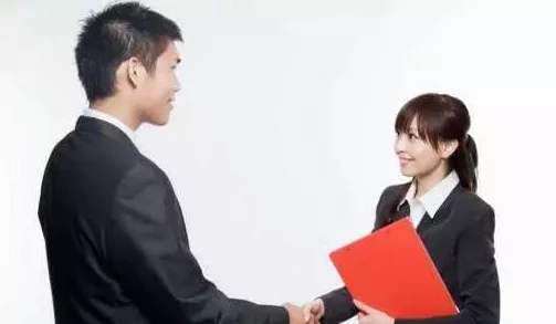 《瞒着丈夫说在公司加班》：职场女性的隐秘生活与家庭责任之间的矛盾引发社会关注