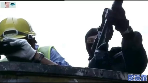 反恐精英OL生化Z模式中，哪个角色更适合策略与生存挑战？