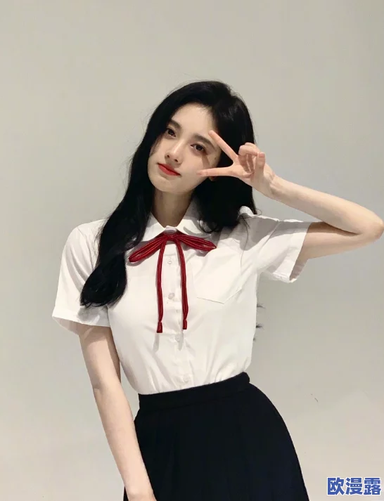 白丝校花 扒开双腿:这是一篇关于校园生活与青春成长的故事,展现了年轻人在面对情感和自我认知时的复杂心路历程 白丝校花 扒开双腿:这是一篇关于校园生活与青春成长的故事,展现了年轻人在面对情感和自我认知时的复杂心路历程