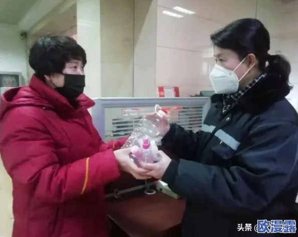 混乱小镇售票员用b验票墨,这种特殊的墨水在检票过程中引发了意想不到的麻烦和误会,导致乘客们感到困惑 混乱小镇售票员用b验票墨,这种特殊的墨水在检票过程中引发了意想不到的麻烦和误会,导致乘客们感到困惑