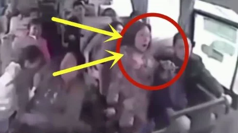苏苏的公交车日记：惊天大事件！公交车上竟发生离奇事故，乘客瞬间陷入恐慌！