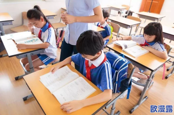 把英语委员按到桌子上抄，反映出学生对课堂管理的不满和对教师权威的挑战，背后隐含的教育问题值得关注