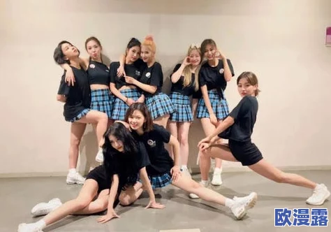 美女被 -吸-乳-脱内内游戏，玩家挑战极限，感受刺激与乐趣的完美结合！