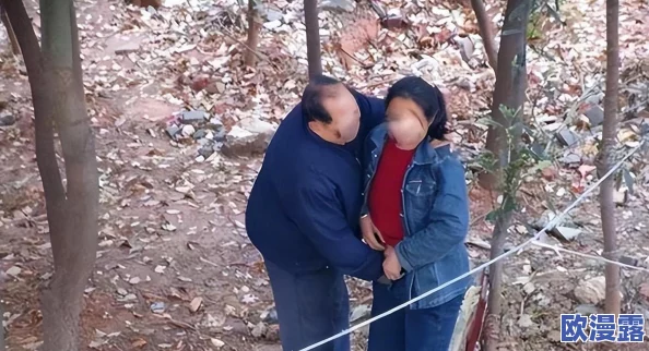 老头老太公园树林交易惊现非法贩卖，数名老人被抓现行，现场令人震惊！
