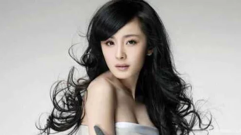 震惊！明星h系列小说竟然揭露了娱乐圈不为人知的秘密，背后故事让人瞠目结舌！