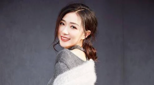 51吃瓜网今日吃瓜每日必吃台北娜娜，传闻她与知名男星秘密约会，引发网友热议和猜测！