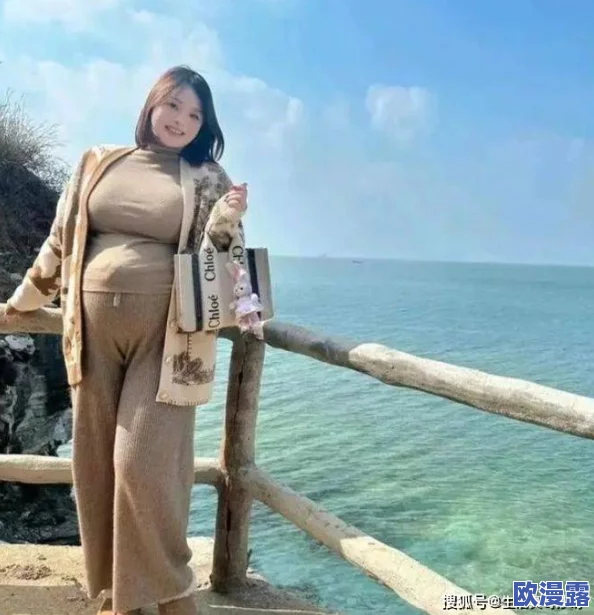 不戴乳罩的丰满已婚妇女2：她们勇敢挑战传统，展现自信与魅力，引发社会热议和广泛关注！