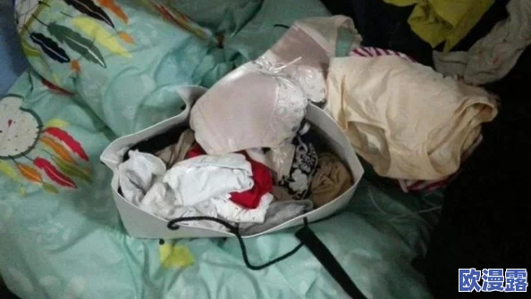 震惊!男人强脱女人内裤亲吻视频曝光,引发社会广泛关注与讨论,众人愤怒不已! 震惊!男人强脱女人内裤亲吻视频曝光,引发社会广泛关注与讨论,众人愤怒不已!