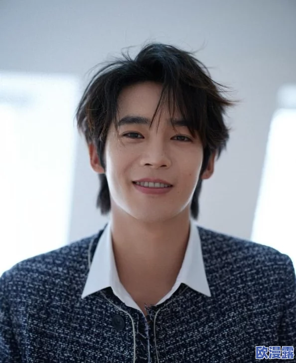 17吃瓜网：惊爆！知名明星被曝秘密恋情，背后的真相震撼全网，网友热议不断！