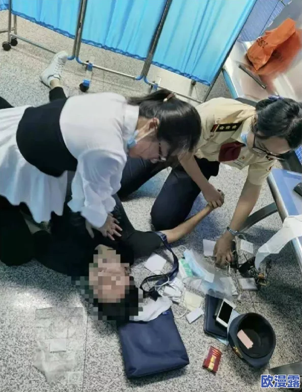 抓她双乳抵在门上疯狂进出，目击者惊呼：现场竟然发生了令人难以置信的事情！