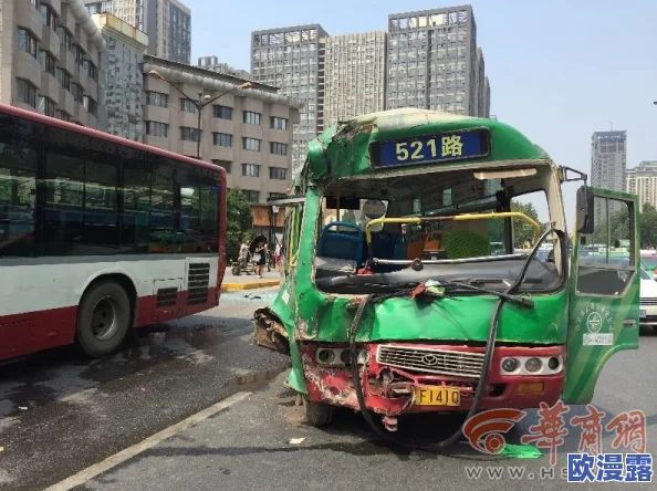 售票员用身体量尺寸坐公交车20，乘客目击后惊呼：居然可以这样搞定公交乘坐！