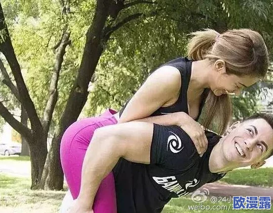 女人扒开屁股让男人桶，竟然引发全网热议，网友们纷纷表示无法接受，这背后隐藏着怎样的社会现象？