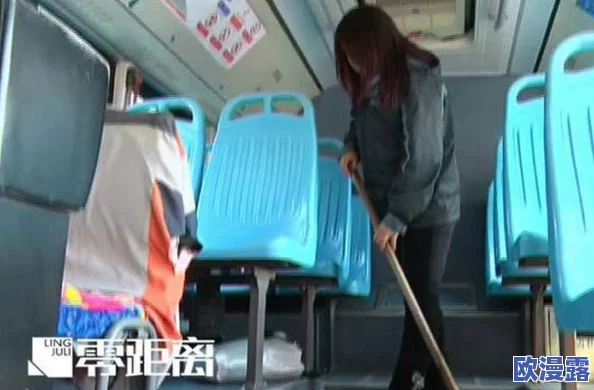 公交车上双乳被老汉揉搓玩弄，事件引发公众对公共场所性骚扰问题的广泛关注与讨论
