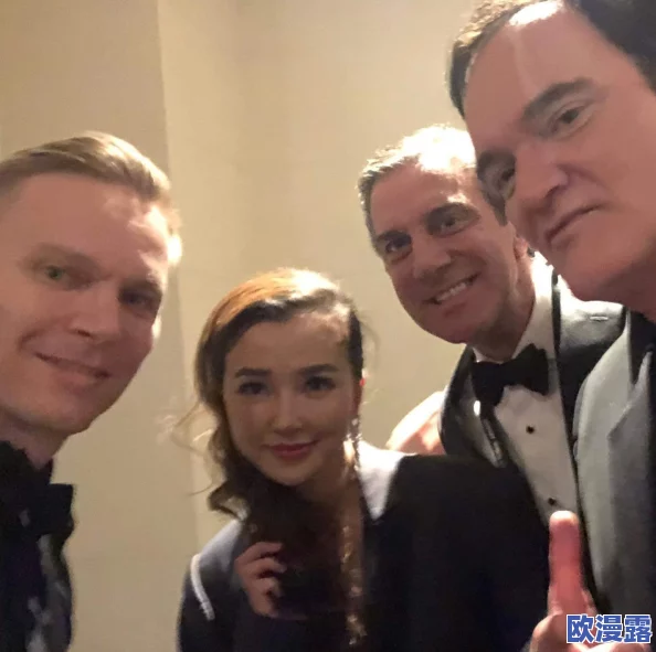 网友自拍x77二区：社交媒体热潮引发关注，年轻人如何通过自拍表达自我与个性？