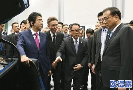 吃瓜不打烊：在这个信息爆炸的时代，围观热点事件成为一种常态，无论何时何地，总有人在关注和讨论