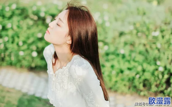 中国女孩去tieol：一段关于勇敢追梦与自我发现的旅程，展现了年轻女性在异国他乡的成长与挑战