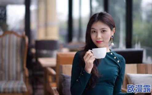 偷完朋友人妻丰满好紧电影＂是一部讲述复杂人际关系和情感纠葛的影片，展现了在禁忌爱情中所引发的冲突与挣扎