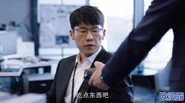帅哥绑架用黑色胶带封口眼睛，警方展开全面调查，嫌疑人身份逐步明朗