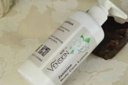 日本水蜜桃身体乳与韩国美白对比：使用效果、成分分析及用户反馈的全面评测与体验分享