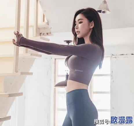 美女扒开胸罩摸双乳动图，展现出令人惊艳的身材曲线与自信魅力，引发热议与关注