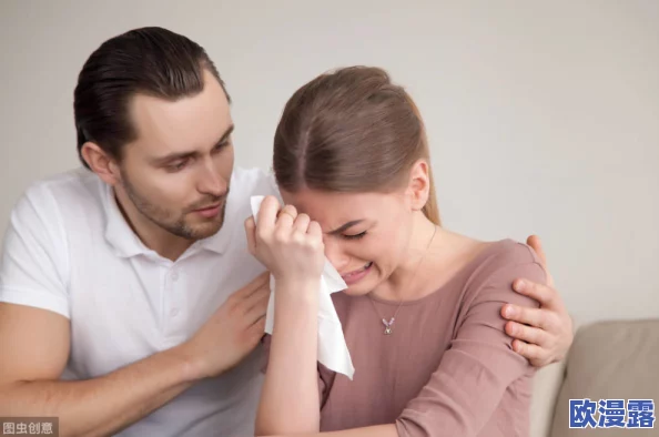 男人趴在女人身上曰皮免费，网友热议：这究竟是怎样的场景引发了如此多的讨论与关注？