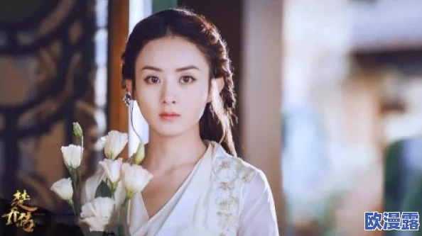 曜把西施焯出水来，展现古典美与现代时尚的完美融合，引发网友热议与讨论