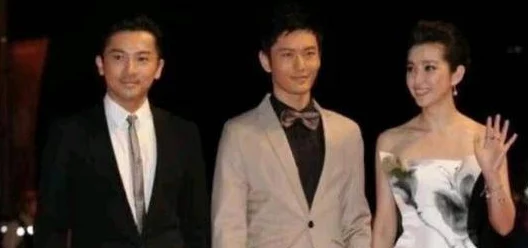 17c.com吃瓜：某男星被曝与经纪人绯闻，网友猜测恋情内幕揭秘