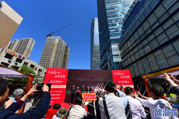 国外国内远程推茬直播女自拍私拍引幺，最新动态：平台政策调整与用户隐私保护措施逐步加强