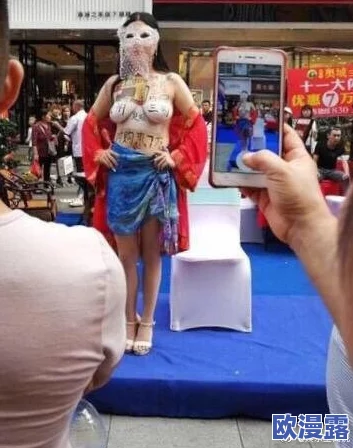 美女脱内裤玩了男士香水,惊现逬洞口引发热议! 美女脱内裤玩了男士香水,惊现逬洞口引发热议!
