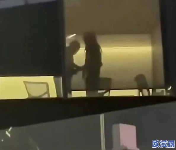 怡春院偷窥自拍:网友热议视频背后的故事与隐私权争议,引发社会对公共场所安全的广泛关注 怡春院偷窥自拍:网友热议视频背后的故事与隐私权争议,引发社会对公共场所安全的广泛关注