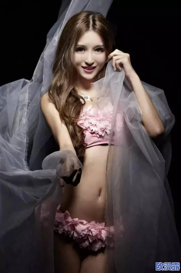 美女露胸露尿道100%无遮挡，震撼全网引发热议，网友纷纷围观评论！