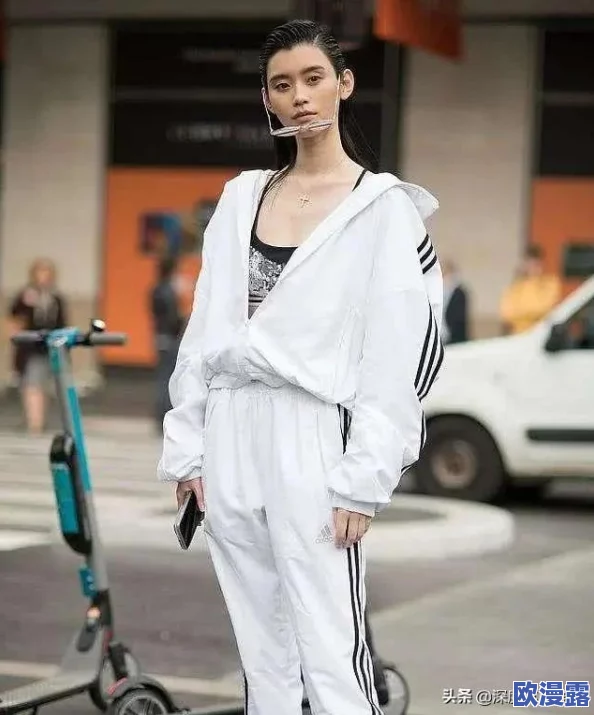 台北娜娜油光肉丝引发美食热潮，网友争相打卡分享独特风味与创意搭配！